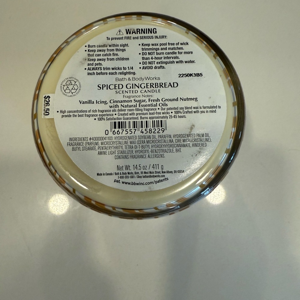 Bath & Body Works spiced Gingerbread Candle - Picture 4 of 4